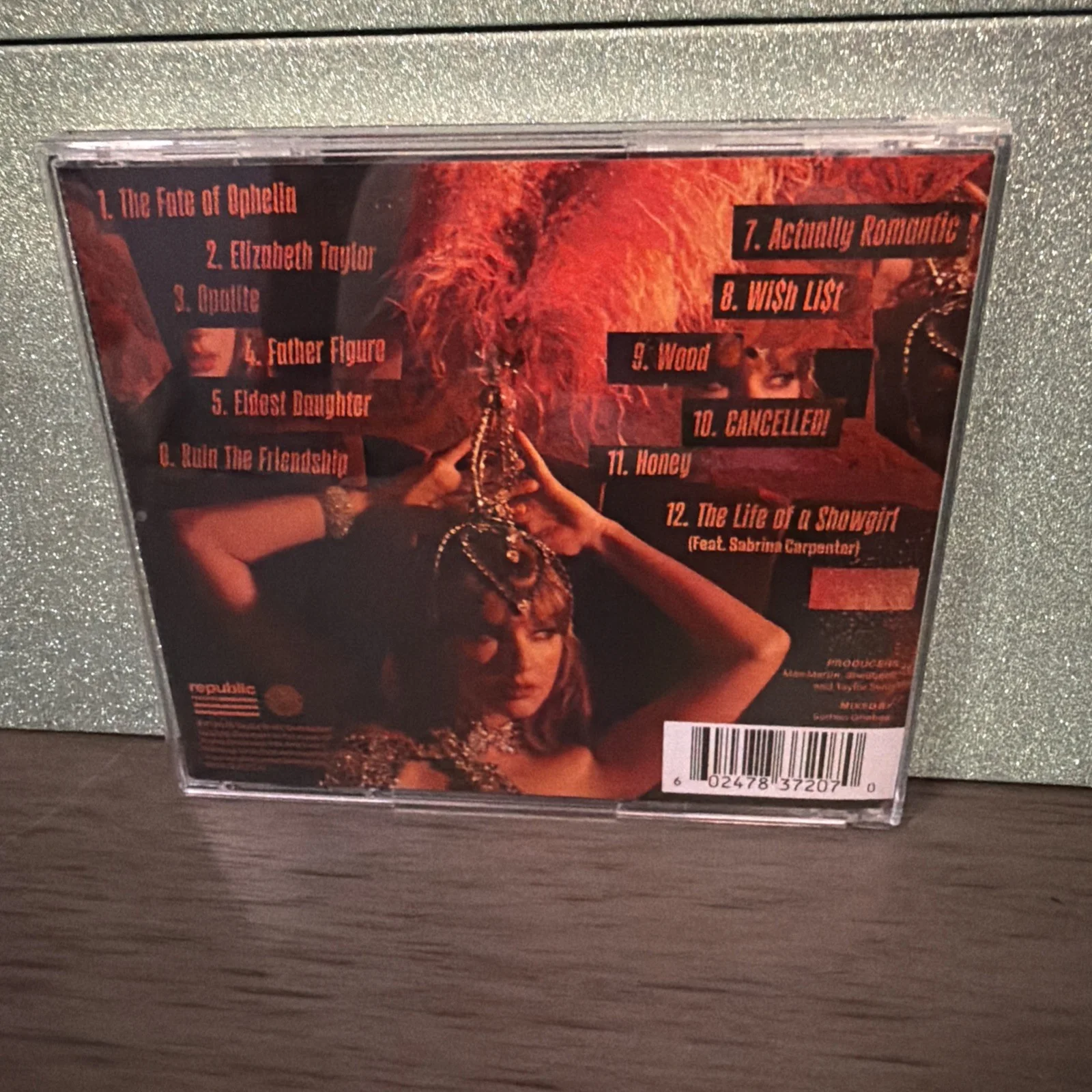 Taylor Swift The Life of a Showgirl Signed CD #1 NEW, изображение 2