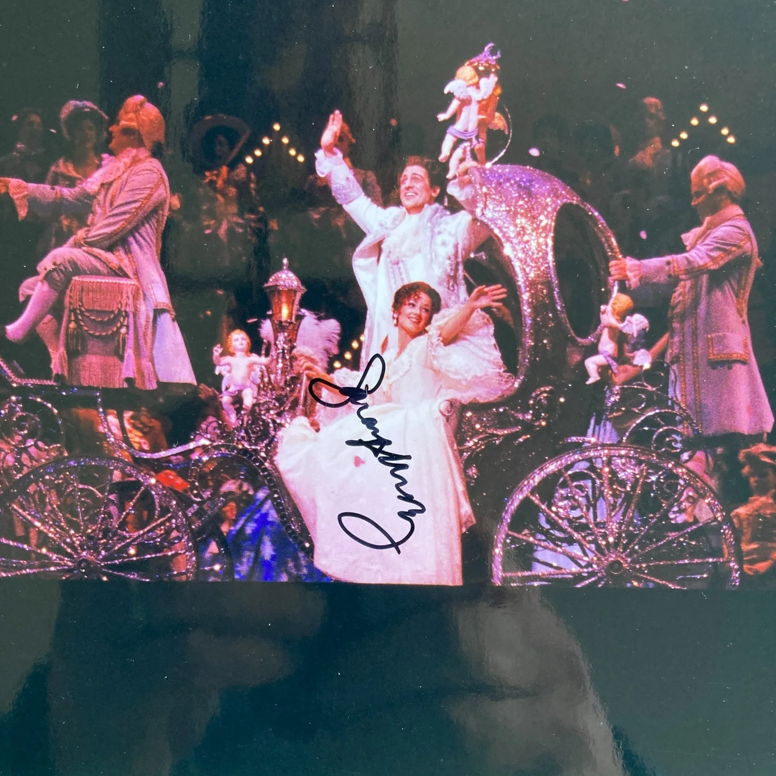 Sarah Uriarte Berry — Sarah Uriarte Berry Signed Photo 10X8 Cinderella NYCO Curtain Call Picture 2004, изображение 2