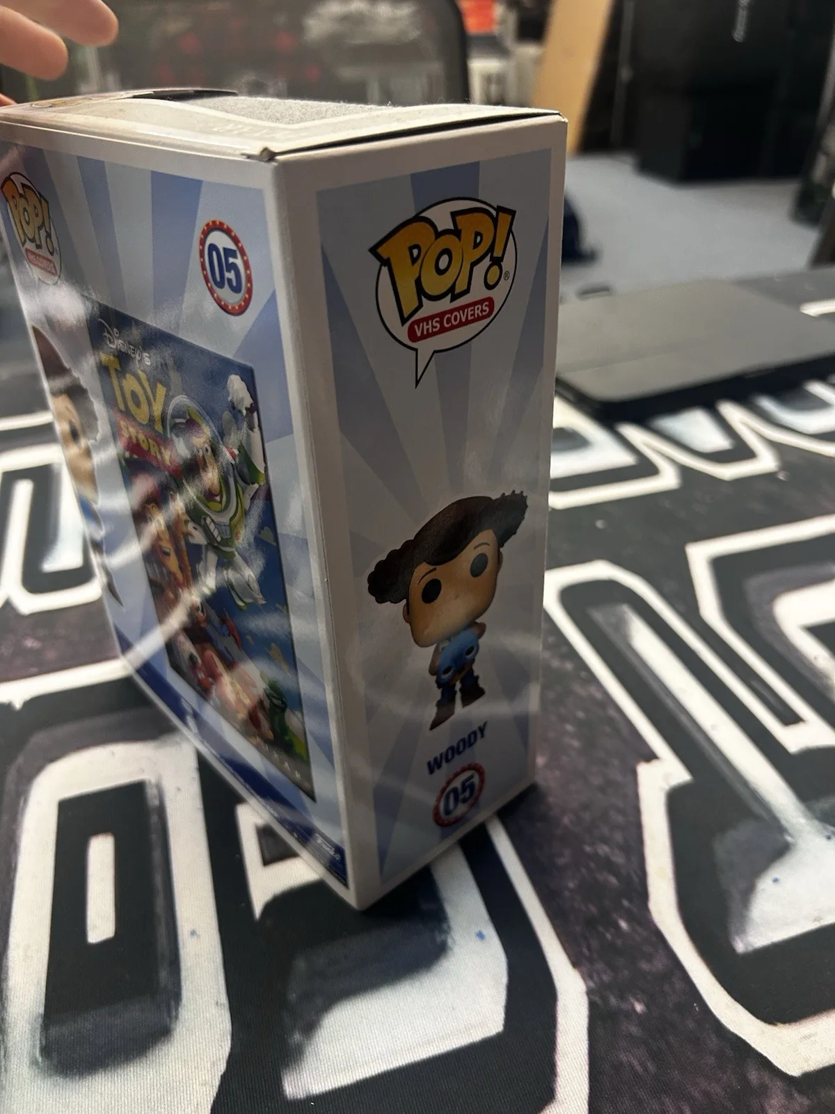 John Morris signed Amz Excl. Disney VHS Cover Toy Story Woody Funko Pop! Quote, изображение 5