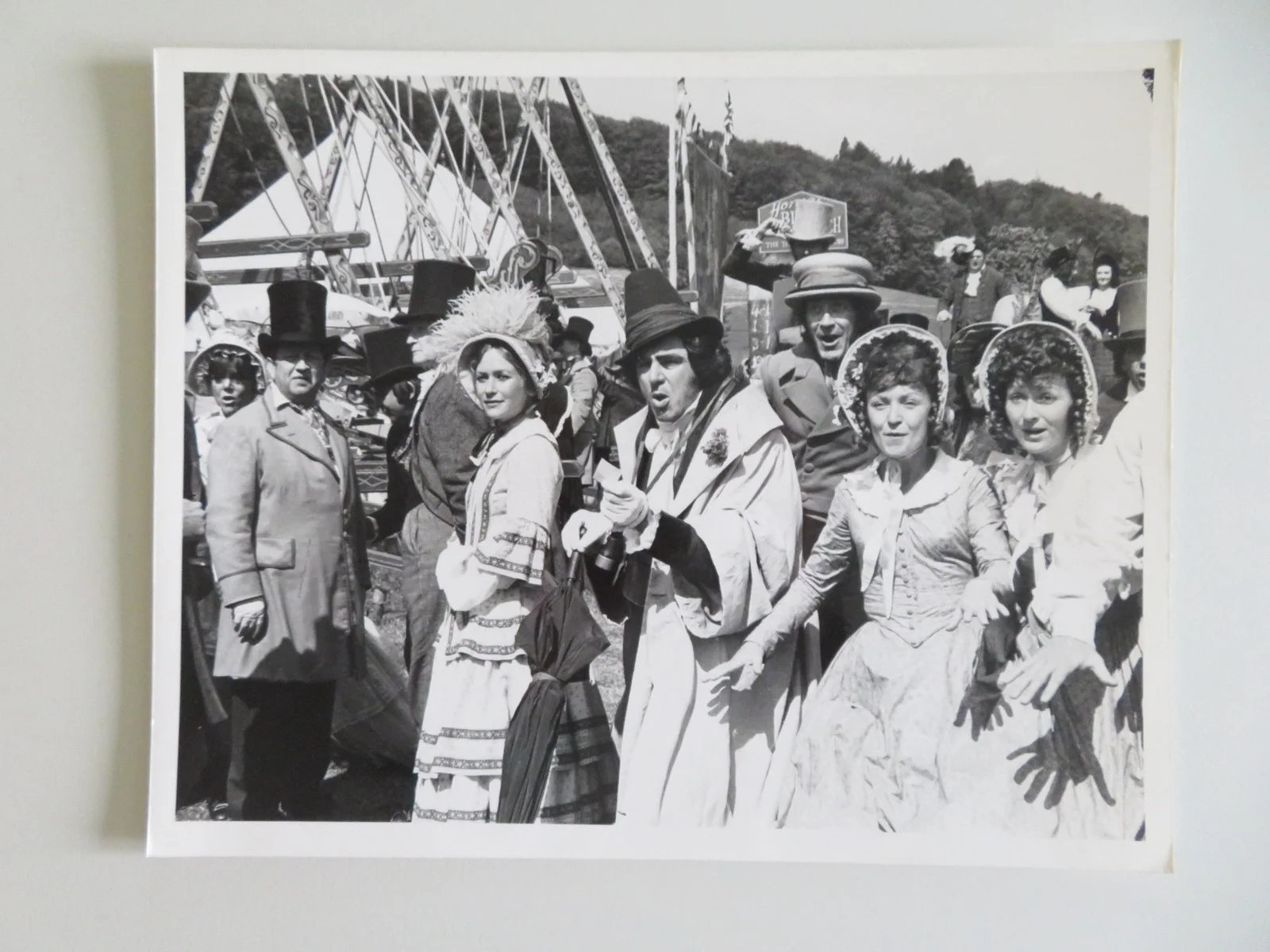 MR. QUILP MOVIE STILL PHOTO LOT OF 4 ANTHONY NEWLEY JILL BENNETT 1975, изображение 3