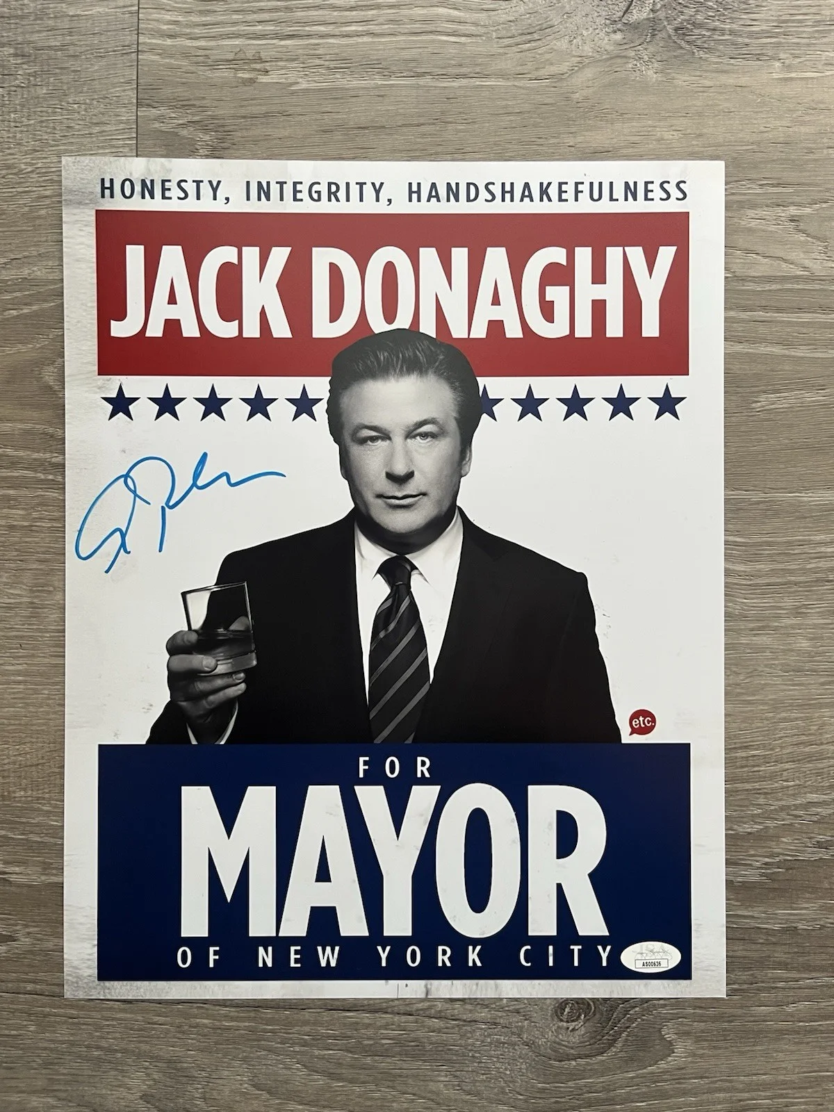 Alec Baldwin — Alec Baldwin Signed 30 Rock 11x14 Photo JSA COA Jack Donaghy, изображение 2