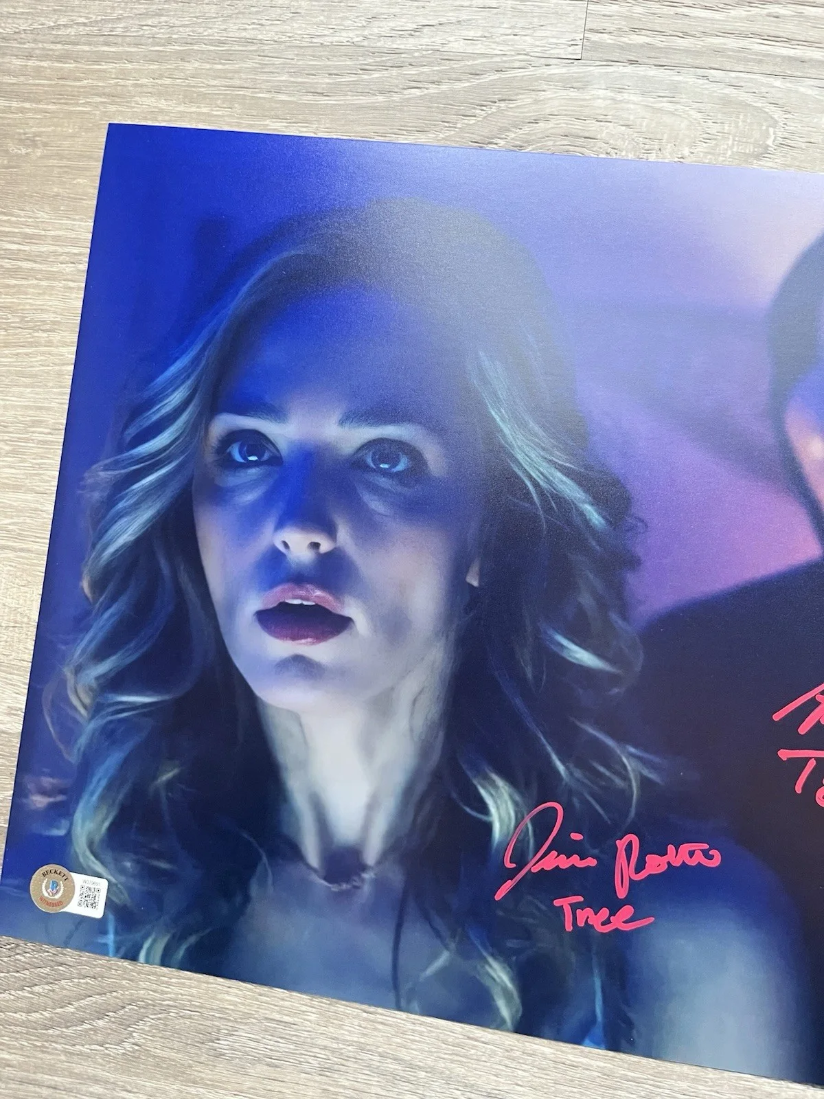 Jessica Rothe, Rob Mello — Jessica Rothe & Rob Mello Dual Signed Happy Death Day 11x14 Photo Beckett COA, изображение 3