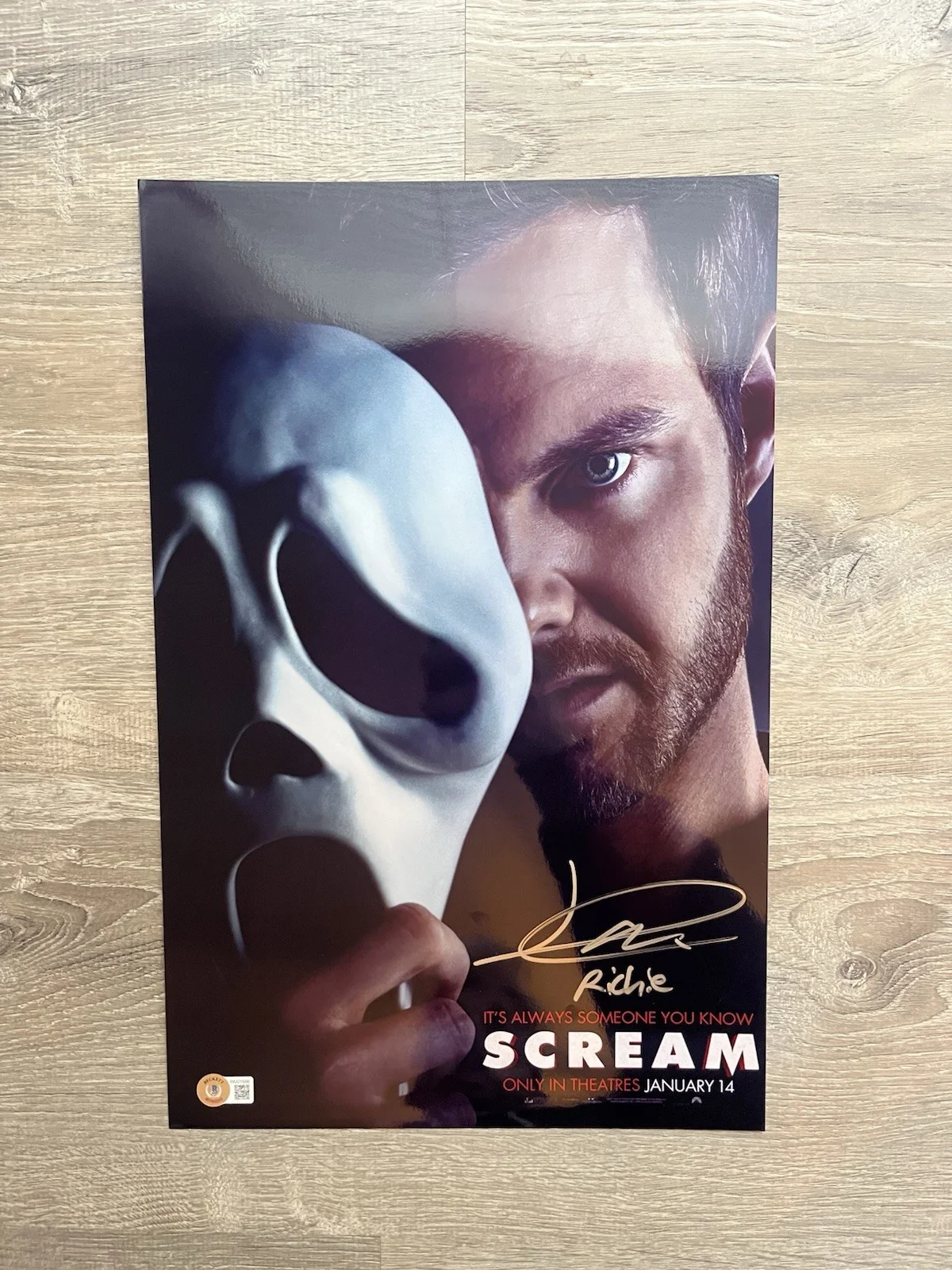 Jack Quaid — Jack Quaid Signed Metallic 11x17 Scream Photo Beckett COA Autograph Ghostface, изображение 2
