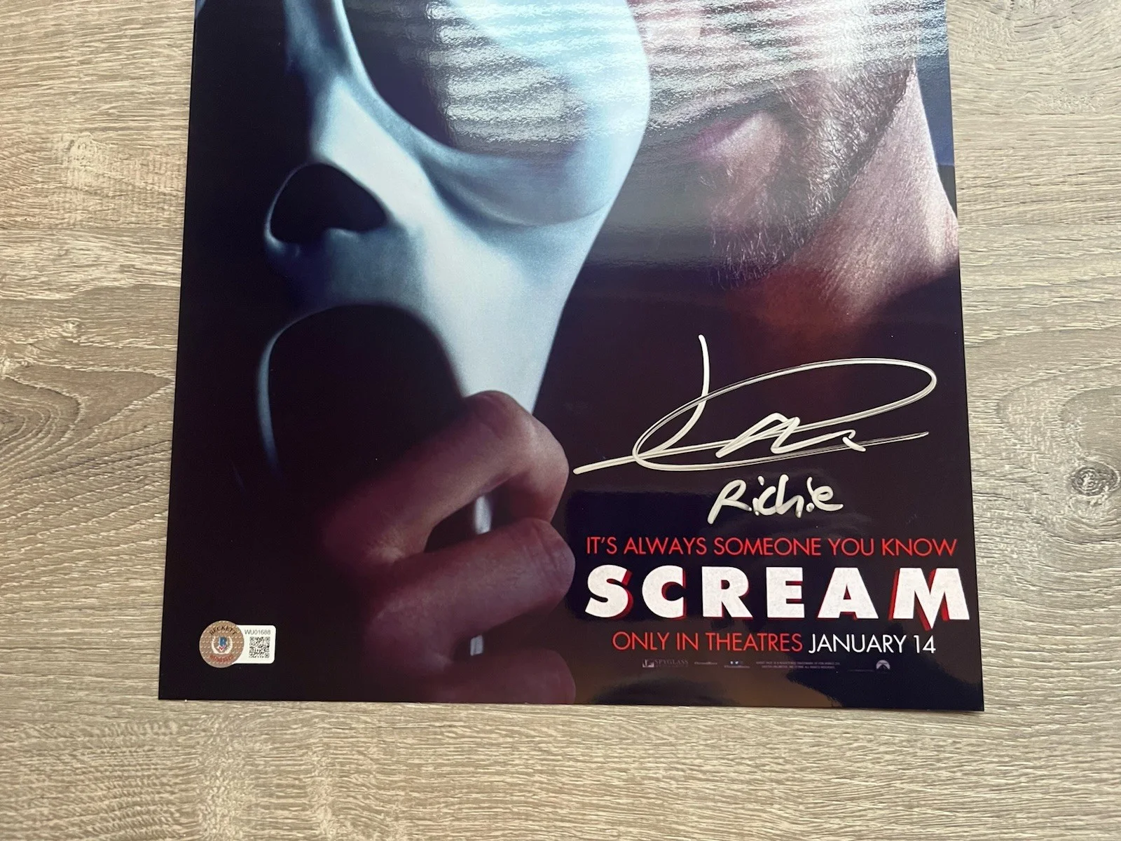 Jack Quaid — Jack Quaid Signed Metallic 11x17 Scream Photo Beckett COA Autograph Ghostface, изображение 4