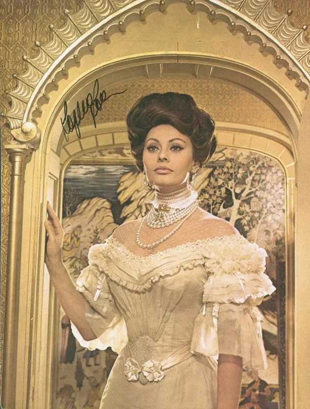 Sophia Loren — SOPHIA LOREN - MAGAZINE PHOTOGRAPH SIGNED