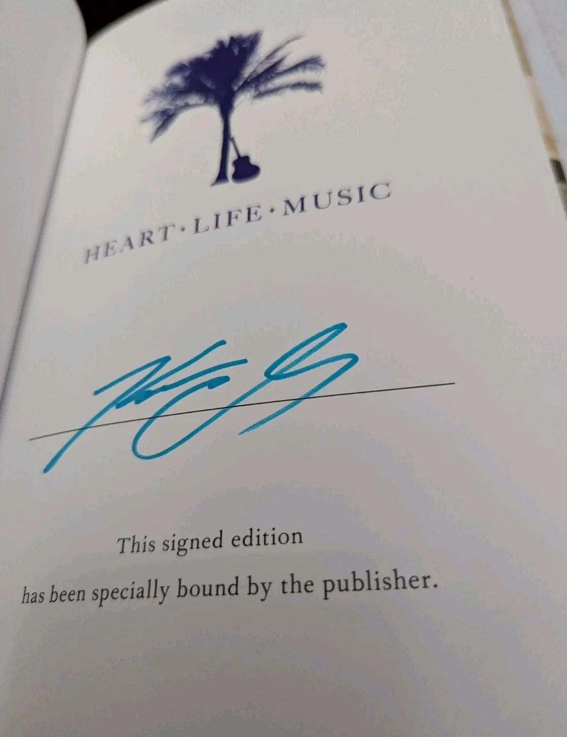IN HAND KENNY CHESNEY SIGNED HEART LIFE MUSIC BOOK AUTOGRAPHED COUNTRY STAR, изображение 2