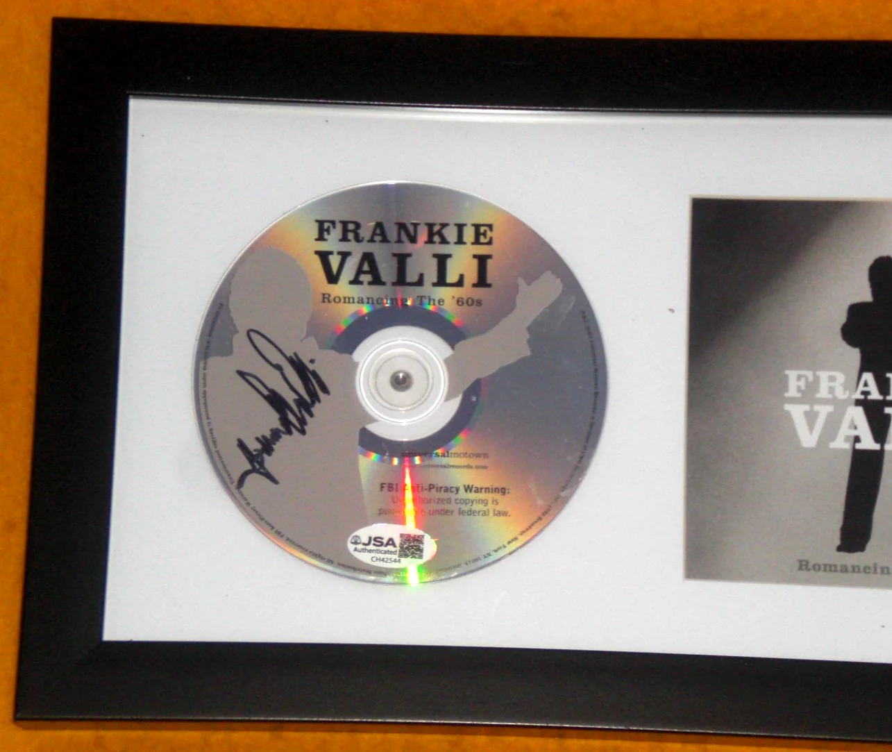 FRANKIE VALLI SIGNED FRAMED 'ROMANCING THE 60s' CD w/ CD COVER - J.S.A. Cert., image 2