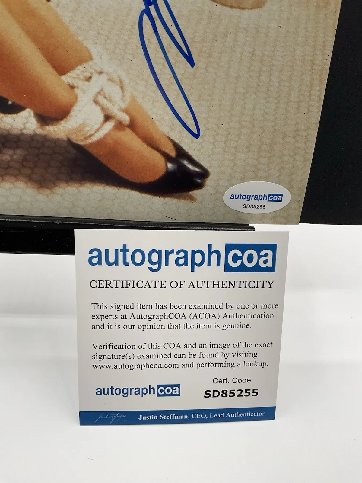 Jennifer Tilly — Jennifer Tilly Signed photo Bound signed 8x10 Chucky photo ACOA Poker autograph, image 3