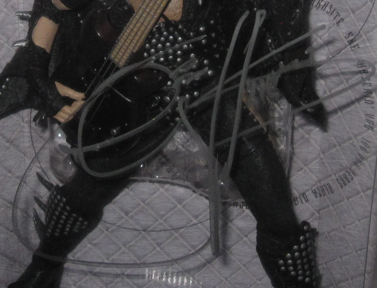 GENE SIMMONS SIGNED KISS ACTION FIGURE ALIVE THE DEMON SUPER STAGE MCFARLANE JSA, изображение 2