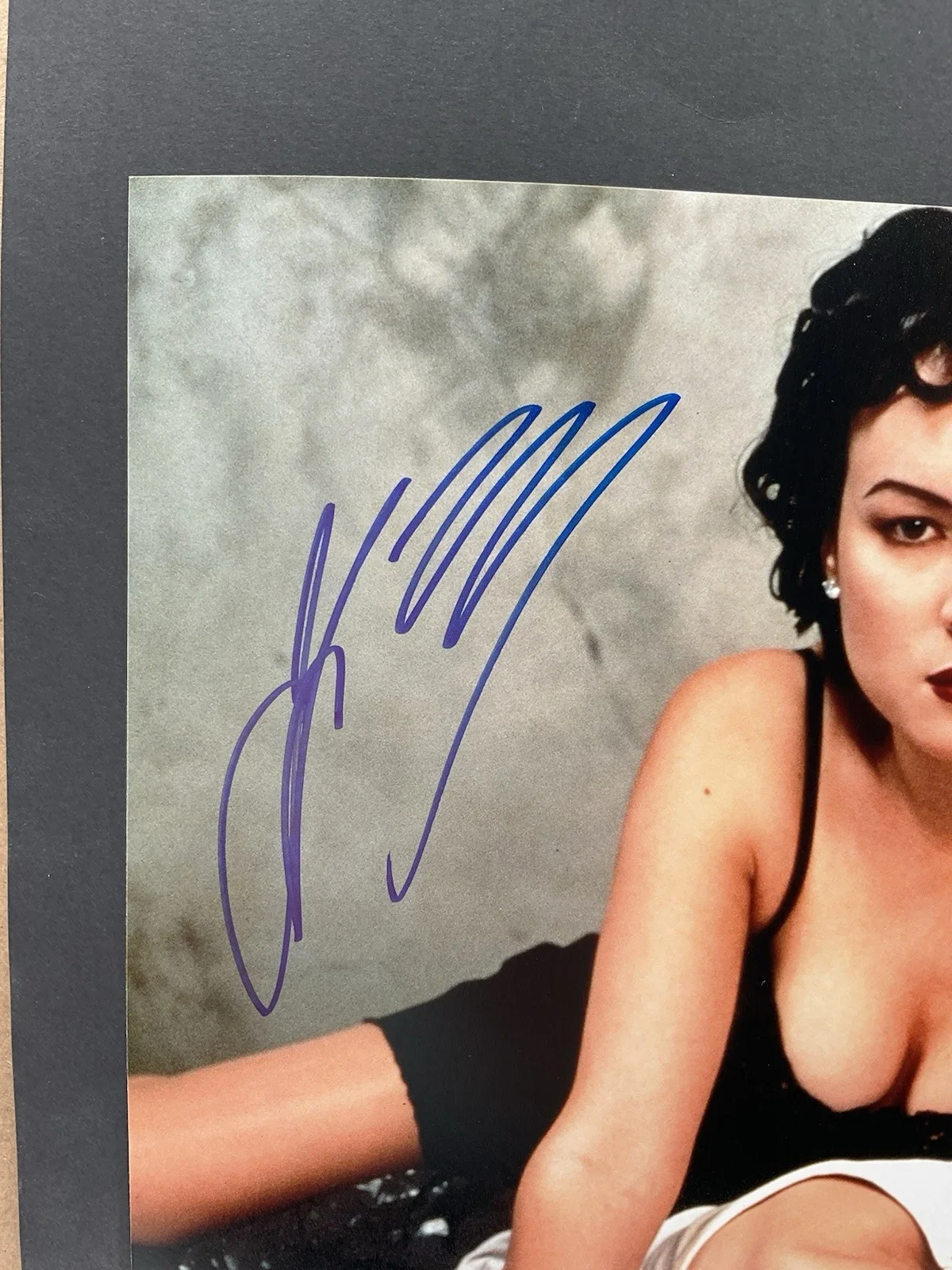 Jennifer Tilly — Jennifer Tilly Signed 8x10 Bound signed photo Chucky photo ACOA Poker autograph, изображение 2