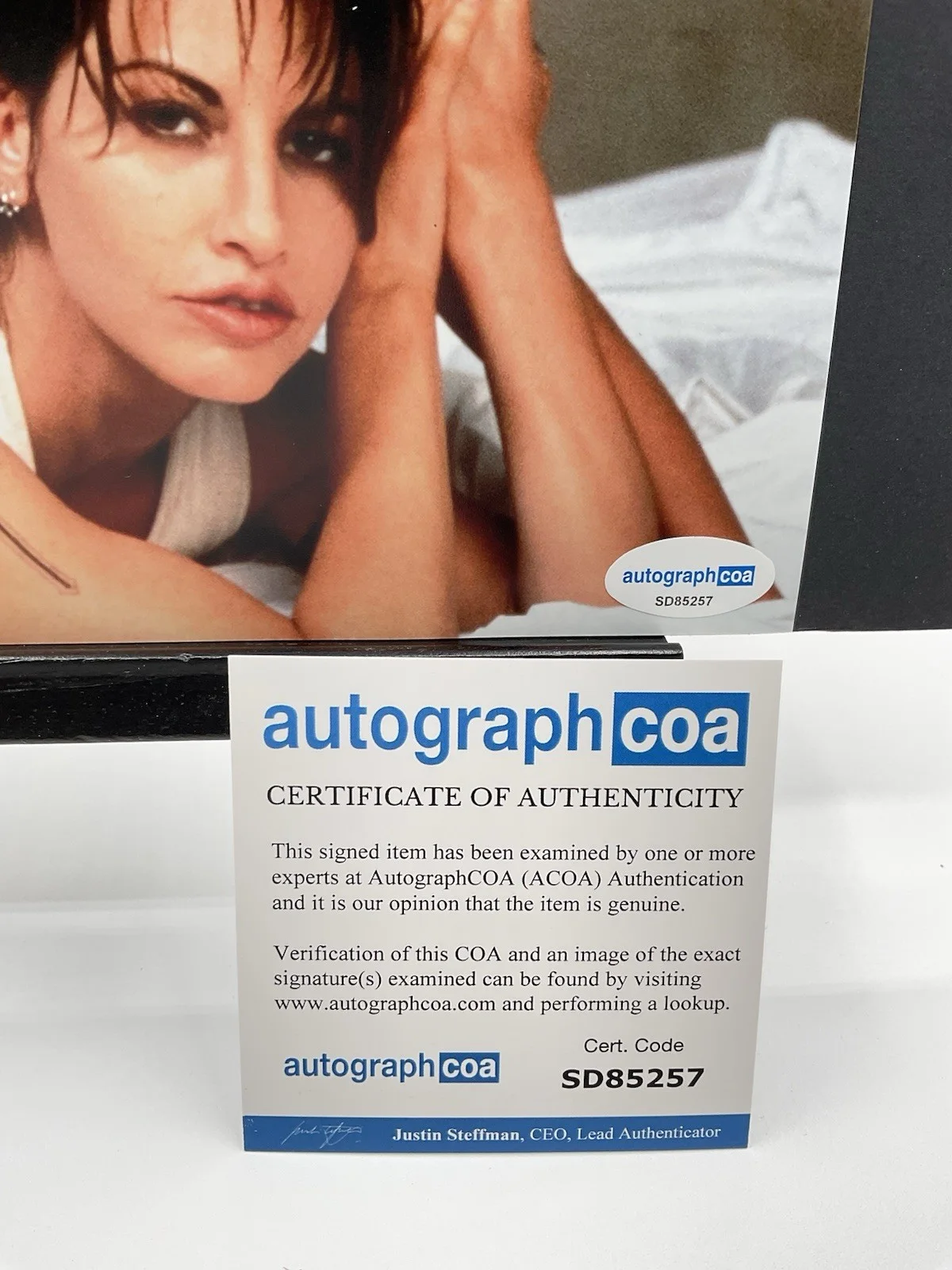 Jennifer Tilly — Jennifer Tilly Signed 8x10 Bound signed photo Chucky photo ACOA Poker autograph, изображение 3