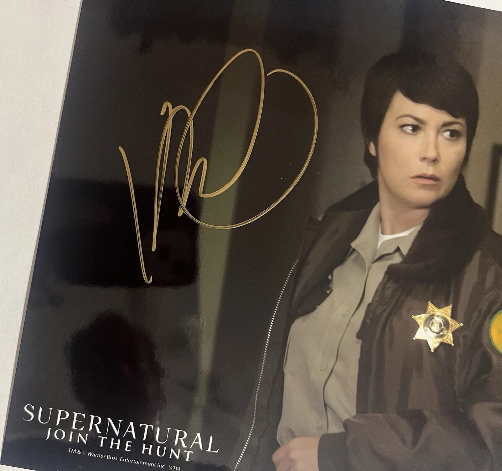 Kim Rhodes — Kim Rhodes SIGNED SUPERNATURAL 8x10 Photo Of Sheriff Jody Mills SWAU, изображение 3