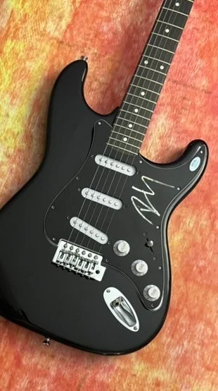 PSA Right Next Door Blues Star * ROBERT CRAY * Signed Electric Guitar COA, image 3