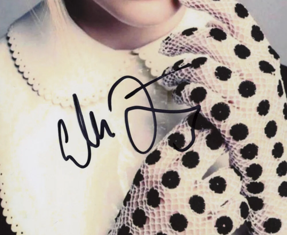 ELLE FANNING — Elle Fanning signed Autograph 8x10 Photo Proof PREDATOR BADLANDS Fuller Sig ACOA, image 4