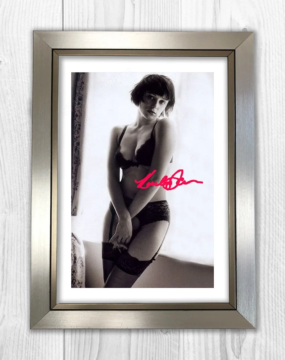 Keeley Hawes in black Stockings A4 repro autograph poster with choice of frame, изображение 3