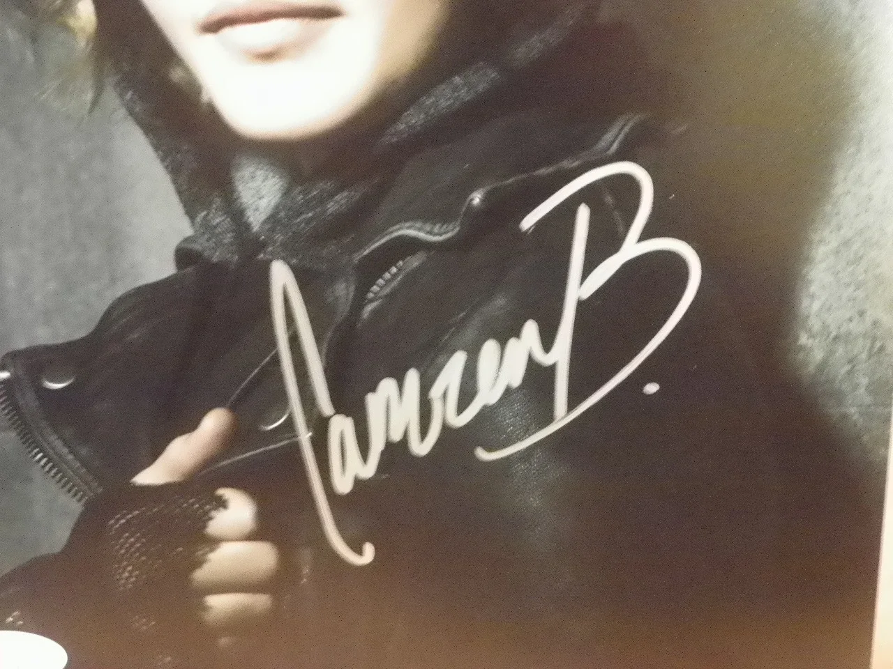 Camren Bicondova — Gotham Catwoman Salina Kyle Camren Bicondova Signed Autographed 8x10 Photo JSA, изображение 2
