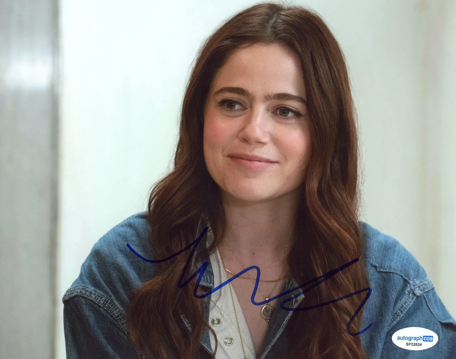 Molly Gordon — Molly Gordon "The Bear" AUTOGRAPH Signed 'Claire Dunlap' 8x10 Photo B ACOA