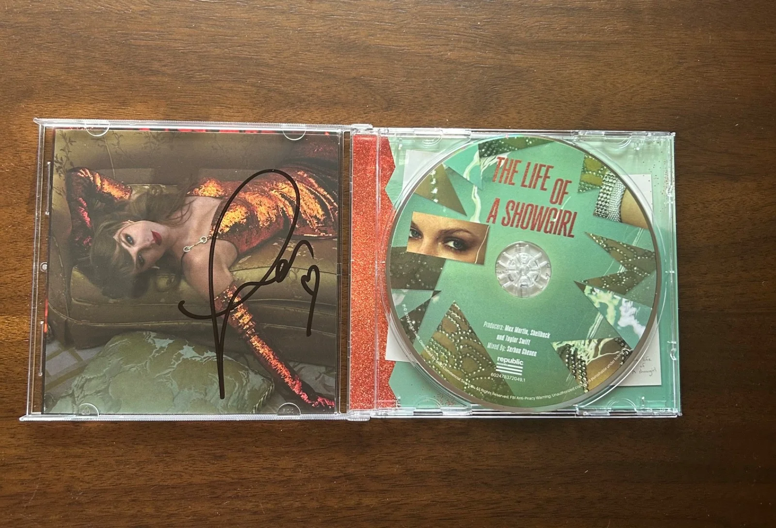 Taylor Swift - The Life of a Showgirl cd with signed photo #2, изображение 3