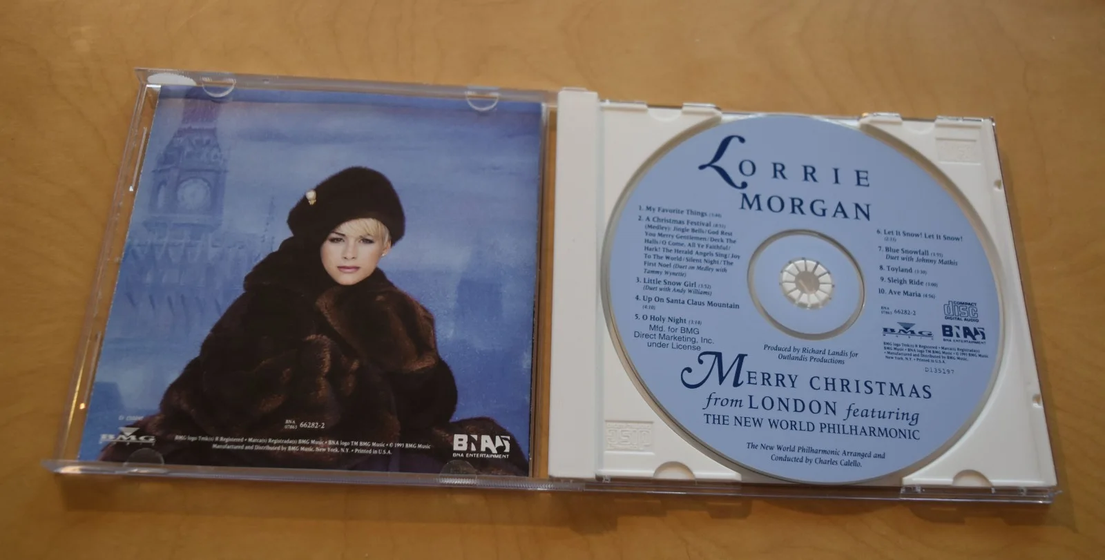 MERRY CHRISTMAS FROM LONDON LORRIE MORGAN CD, image 3