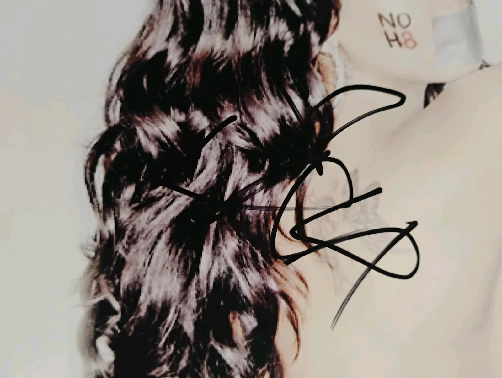la la Anthony — LA LA ANTHONY MEGA SEXY RED HOT SOCIAL MEDIA SUPERSTAR SIGNED 8.5X11 PHOTO RARE, изображение 2