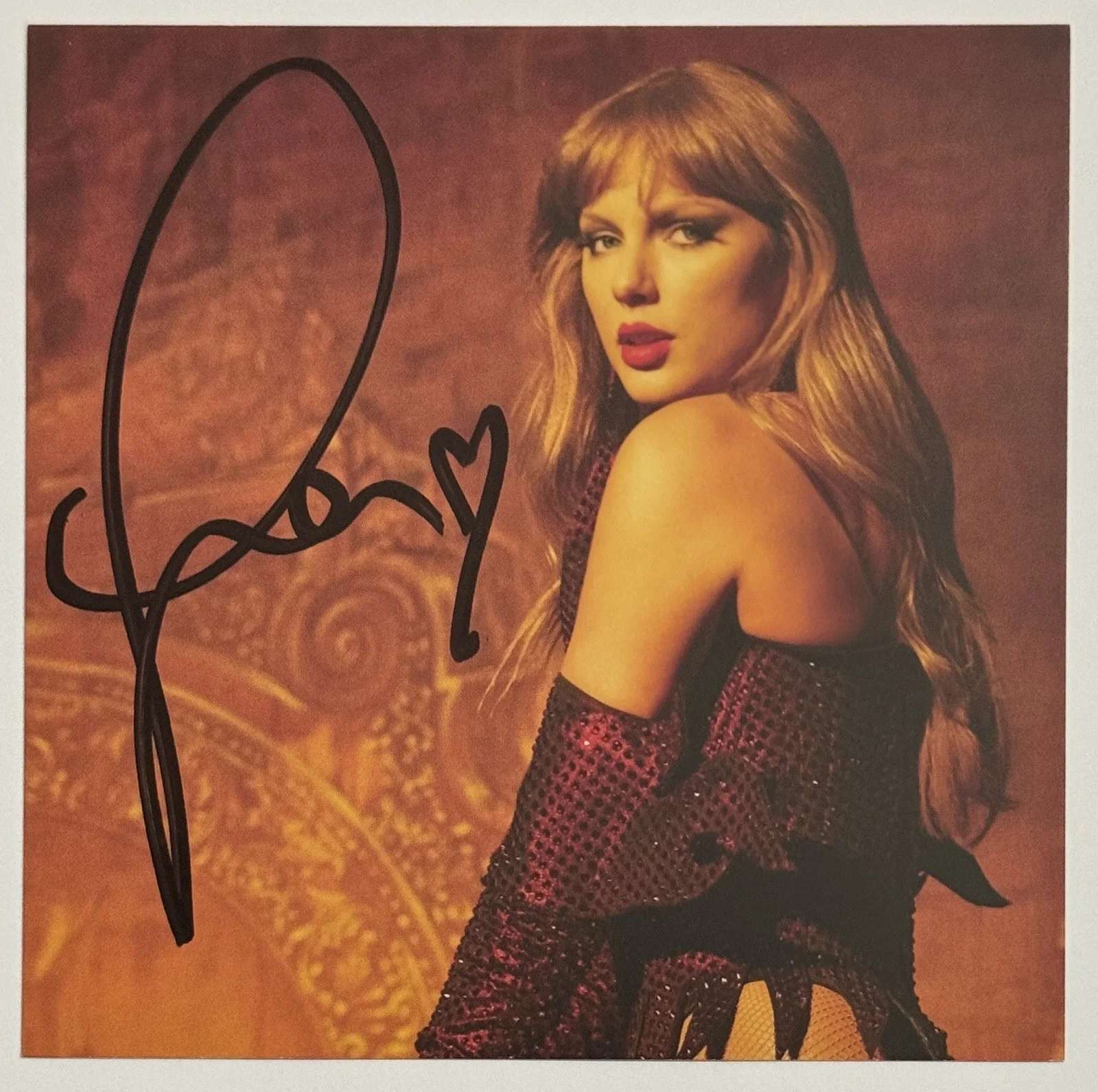 Taylor Swift FRAMED SIGNED W/ HEART Photo 3 PSA DNA COA & Life Of A Showgirl CD, изображение 3