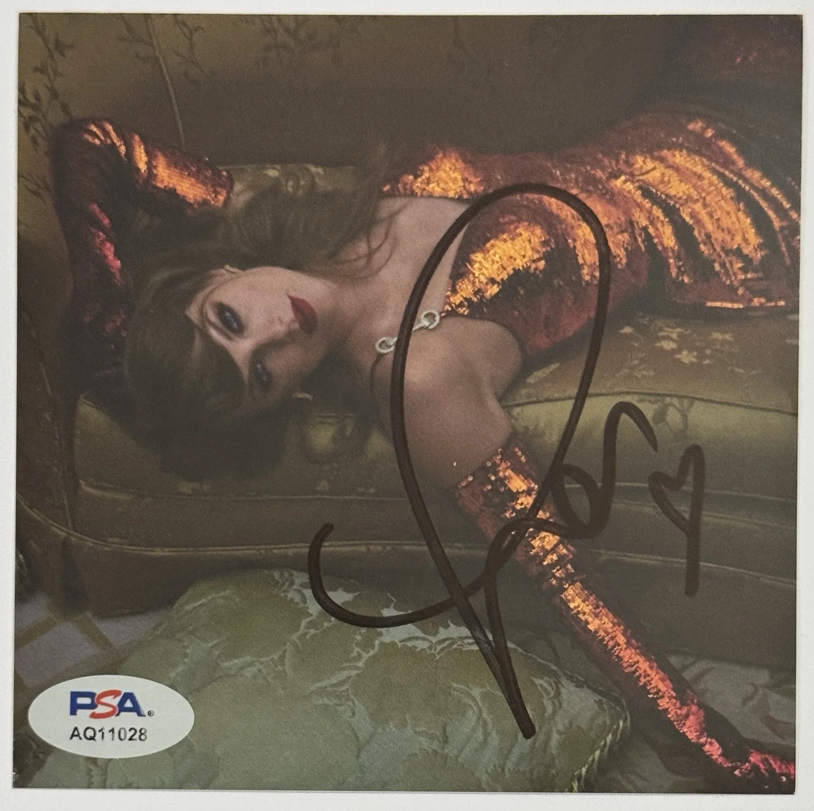 FRAMED Taylor Swift SIGNED HEART Art Card 2 PSA DNA COA & Life Of A Showgirl CD, изображение 2