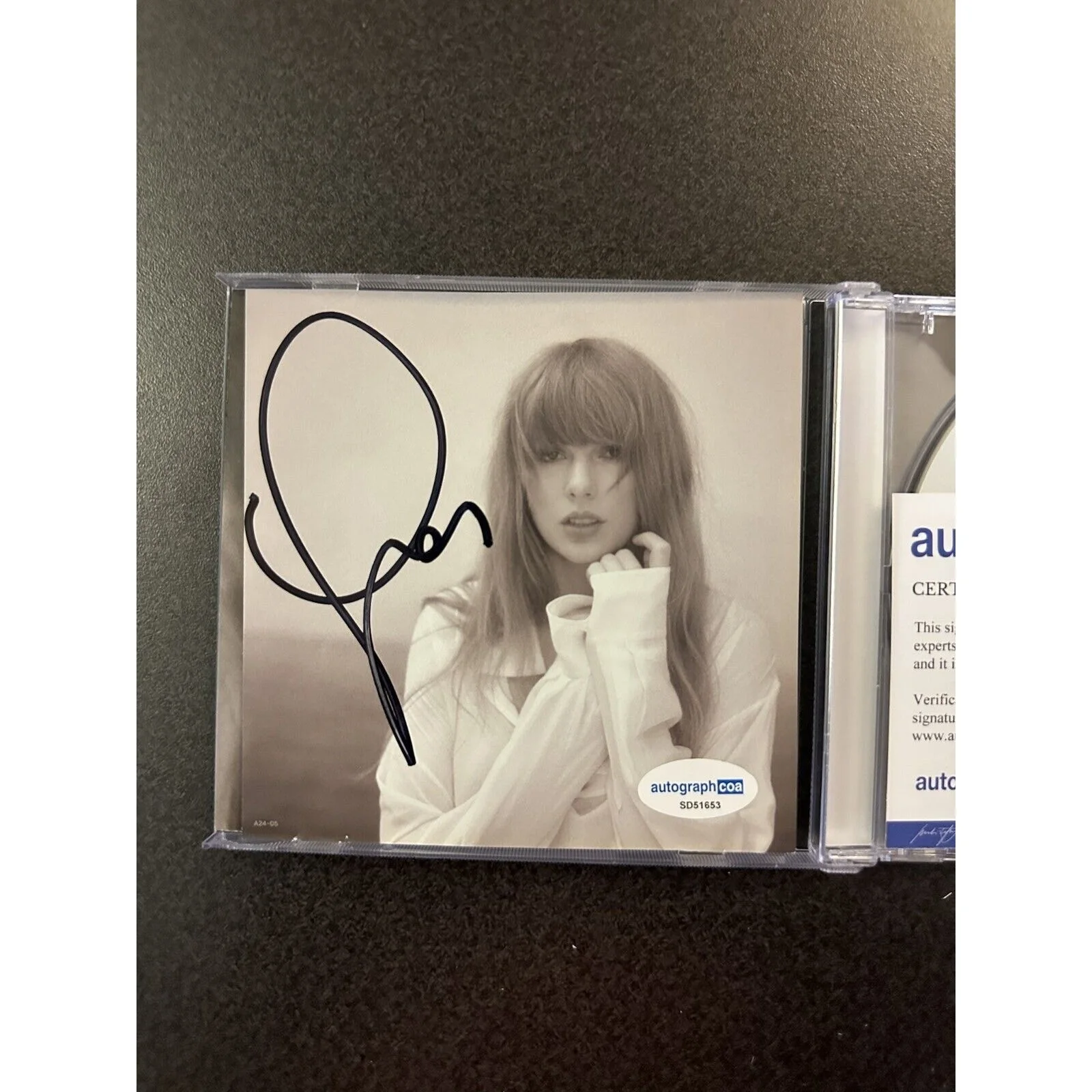 SIGNED Taylor Swift The Tortured Poets Department Auto TTPD CD w/ COA SD51653, изображение 2