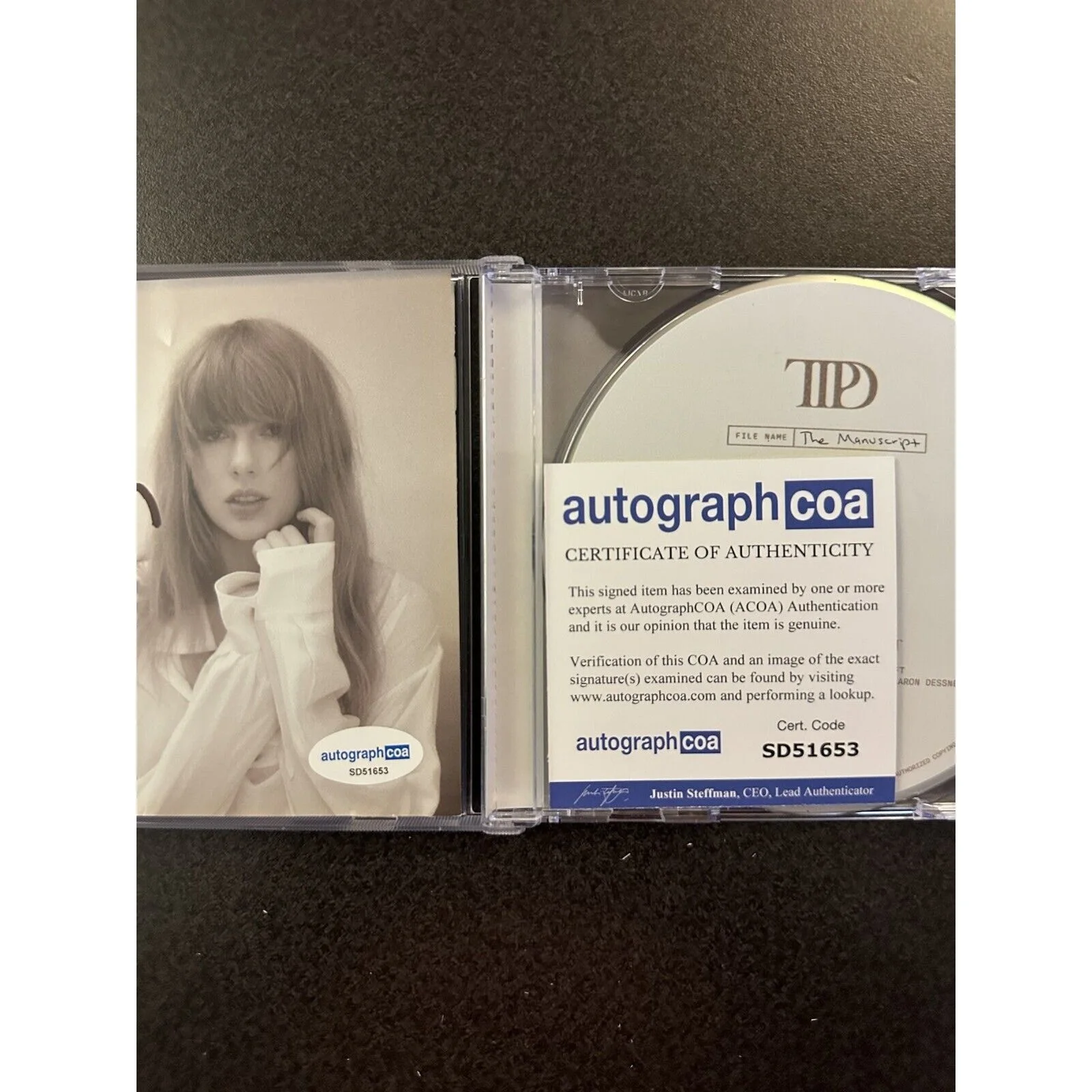 SIGNED Taylor Swift The Tortured Poets Department Auto TTPD CD w/ COA SD51653, изображение 3