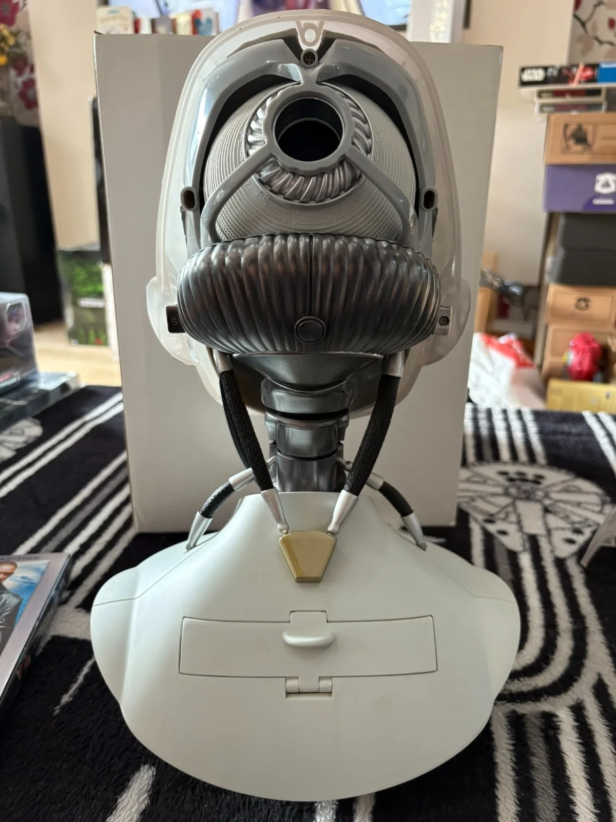 iRobot - Prop Replica Bust - ( 1:1 Life Size ) New, Rare 1st Issue Ltd Edtn., image 2