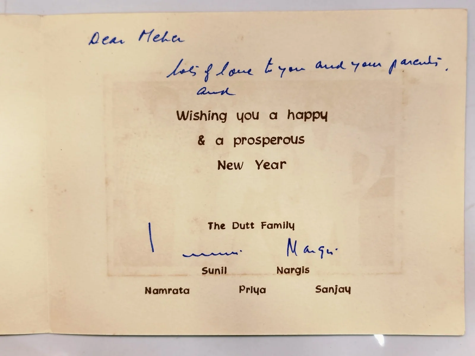 SUNIL DUTT, NARGIS — Original Vintage photo autograph SUNIL DUTT NARGIS & Family New year greet card, изображение 5