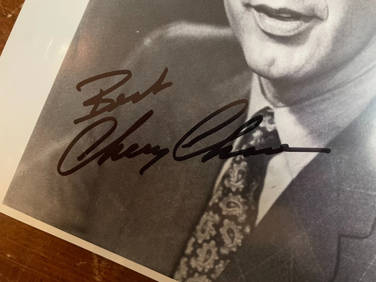 Chevy Chase — Chevy Chase Early Signed Autograph Signature 8x10 B&W Glossy Vintage Photograph, изображение 2