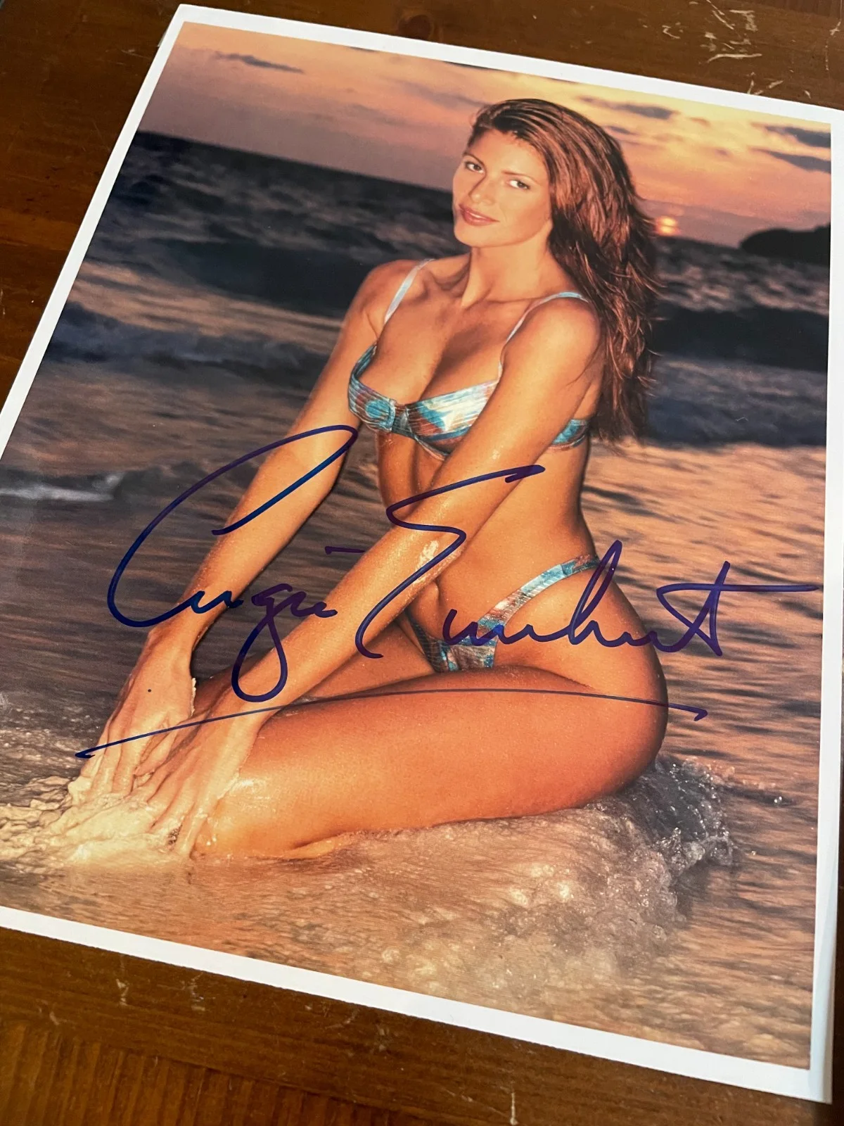 Angie Everhart — Angie Everhart Signed Autograph Signature 8x10 Color Glossy Photograph With COA, изображение 2