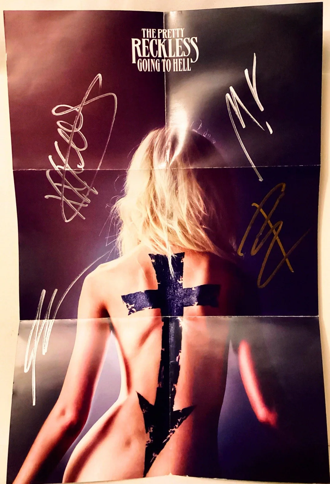 The Pretty Reckless Going to Hell Authentic Signatures By The Whole Band CD, image 2