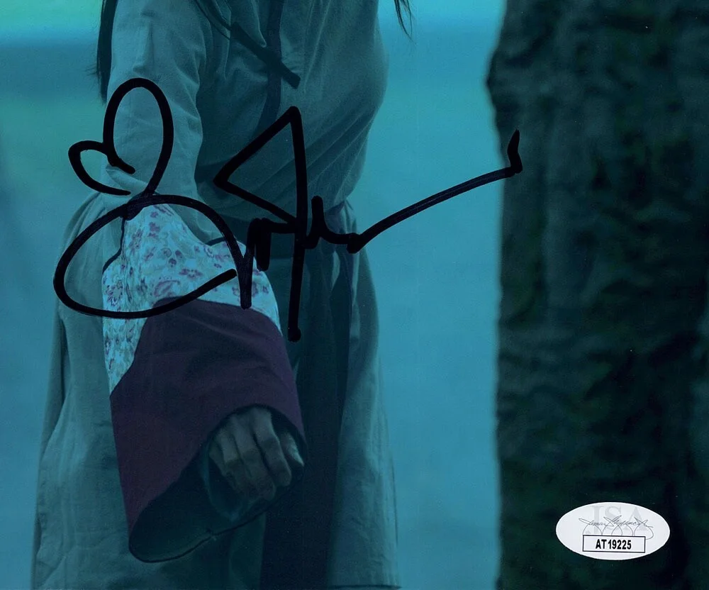 Michelle Yeoh — Michelle Yeoh signed "EVERYTHING EVERYWHERE ALL .." 8x10 Photo EXACT PROOF h JSA, image 3