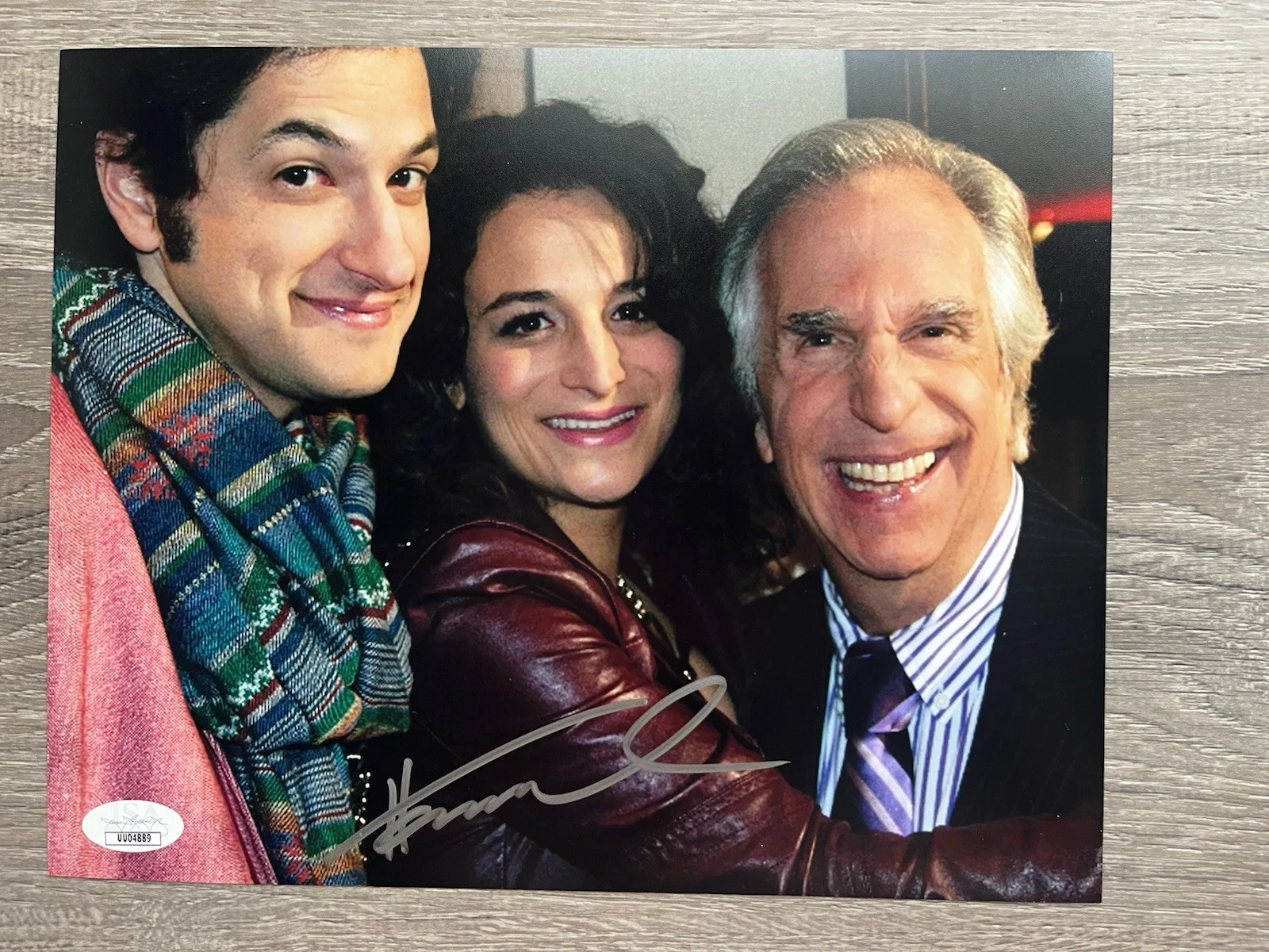 Henry Winkler — Henry Winkler Signed 8x10 Photo JSA COA Parks and Recreation Fonzie, изображение 2