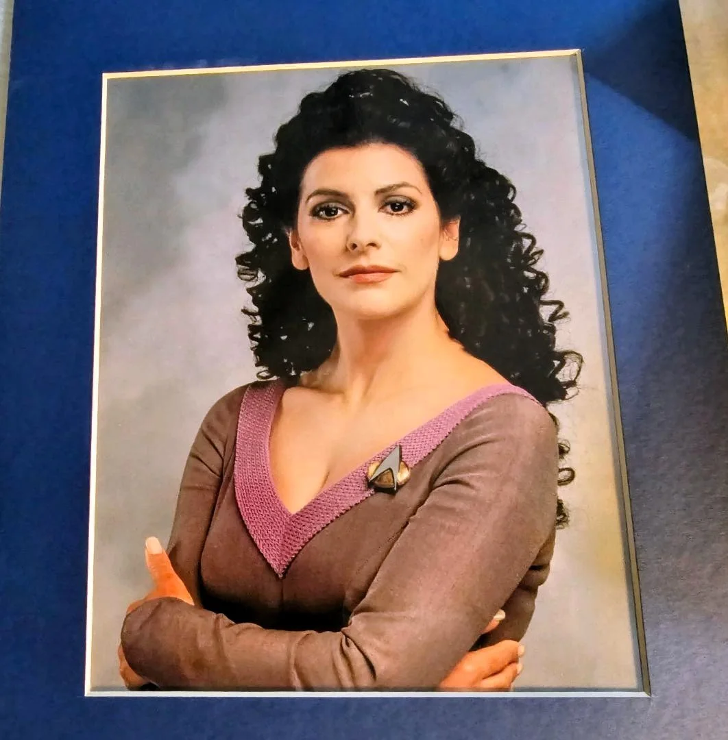 Marina Sirtis — MARTINA SIRTIS as Deanna Troi MATTED SIG. CARD & PHOTO 11X20 w. COA STAR TREK, изображение 3