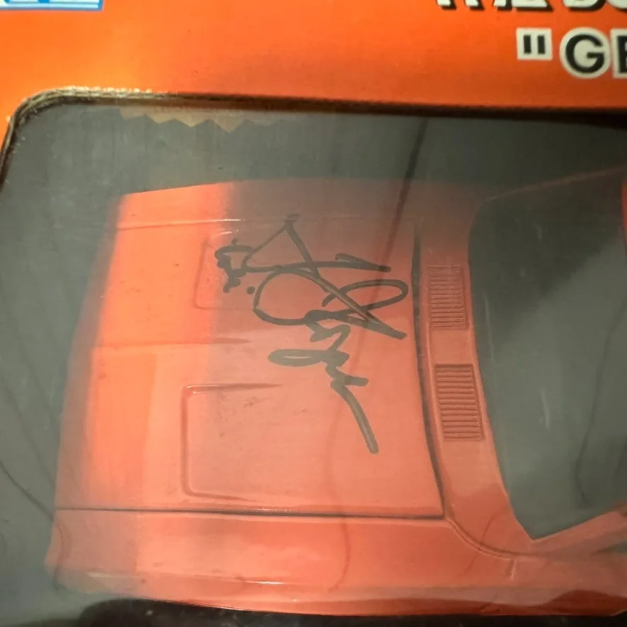 The Dukes Of Hazzard General Lee Diecast Car Signed Autographs Daisy Luke Cooter, изображение 2