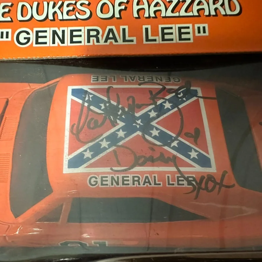 The Dukes Of Hazzard General Lee Diecast Car Signed Autographs Daisy Luke Cooter, изображение 3