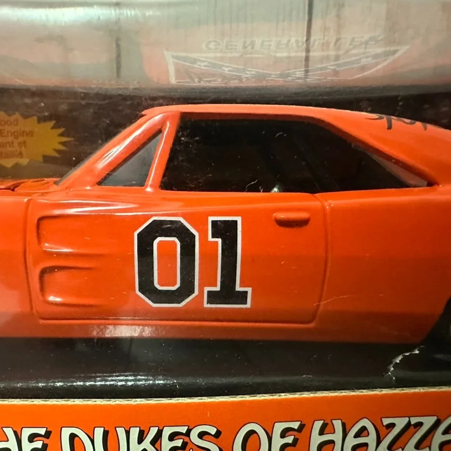 The Dukes Of Hazzard General Lee Diecast Car Signed Autographs Daisy Luke Cooter, изображение 5