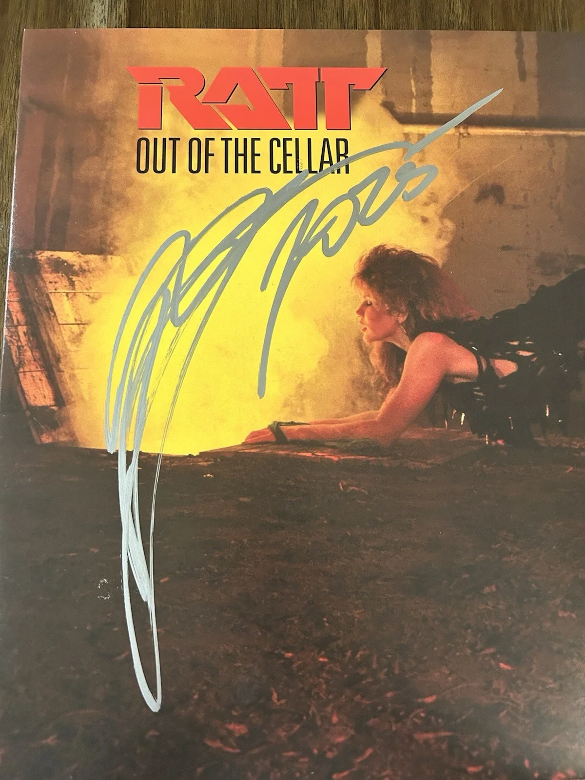 Stephen Pearcy ‘Ratt’ Band Signed ‘Out Of The Cellar’ Vinyl Album Beckett, изображение 2