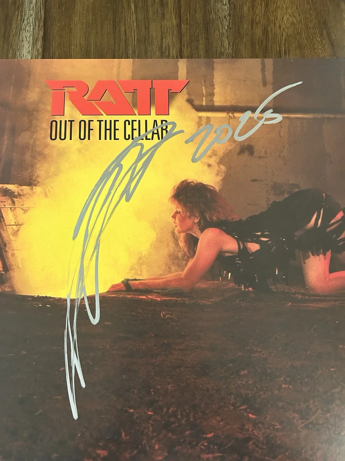 Stephen Pearcy ‘Ratt’ Band Signed ‘Out Of The Cellar’ Vinyl Album Beckett, изображение 2