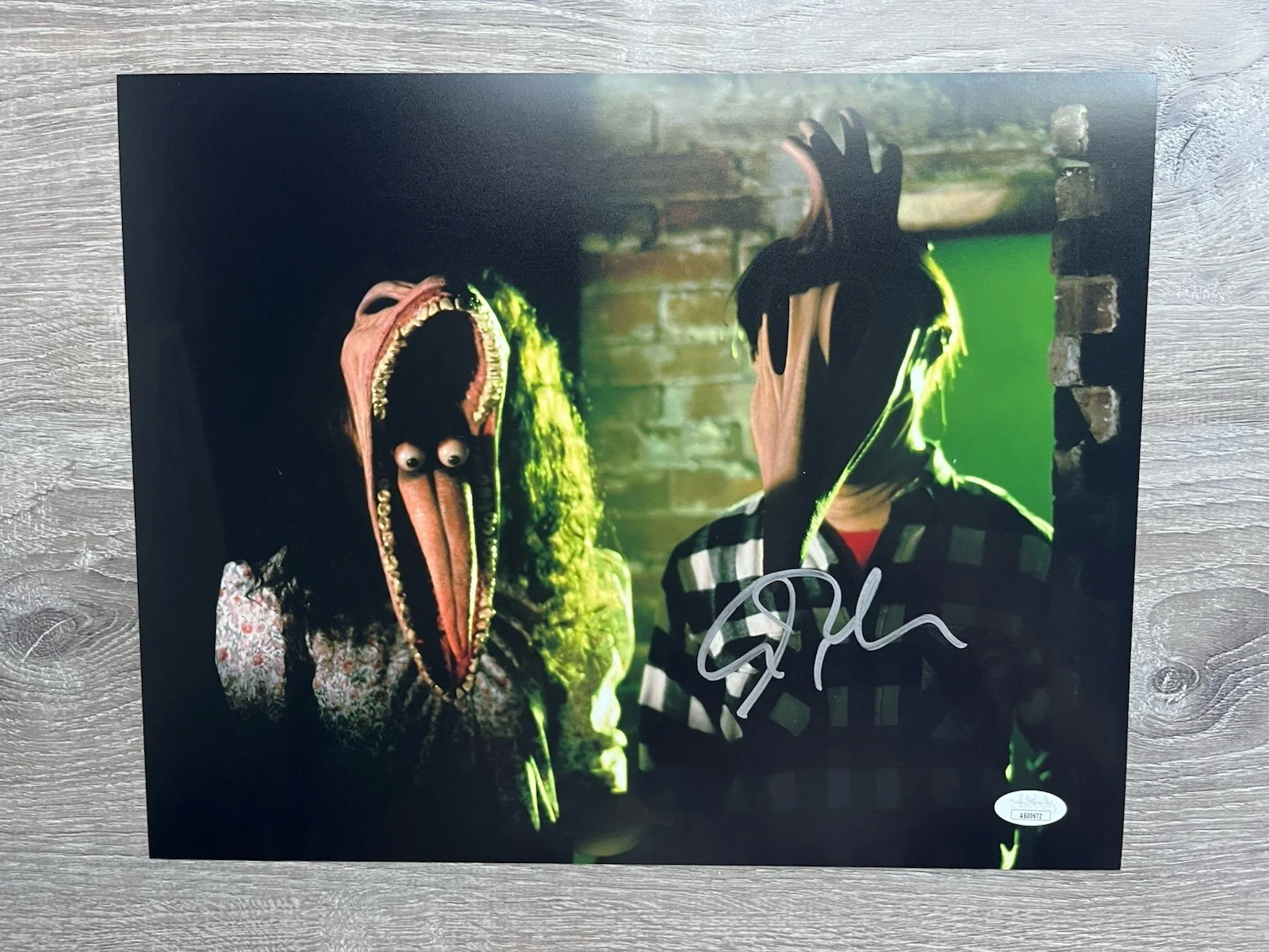 Alec Baldwin — Alec Baldwin Signed Beetlejuice 11x14 Photo JSA COA Adam Maitland Horror Auto, изображение 2