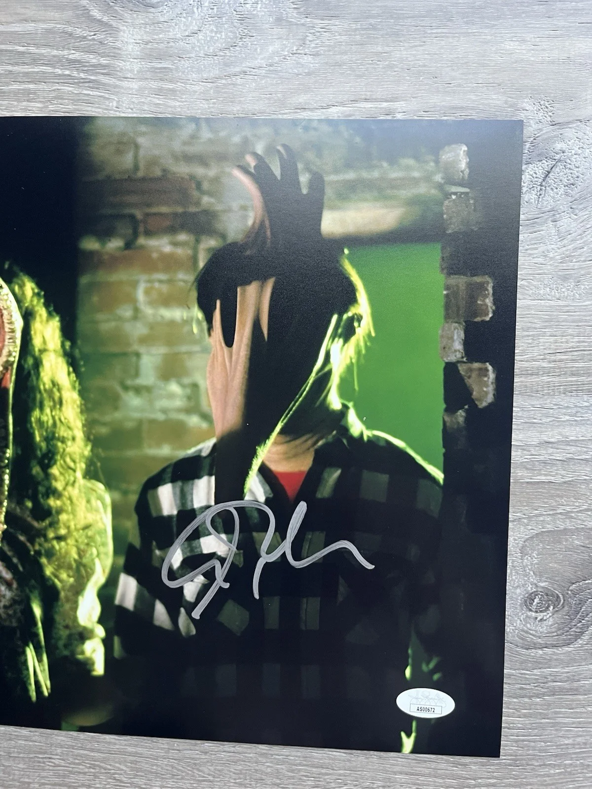 Alec Baldwin — Alec Baldwin Signed Beetlejuice 11x14 Photo JSA COA Adam Maitland Horror Auto, изображение 3