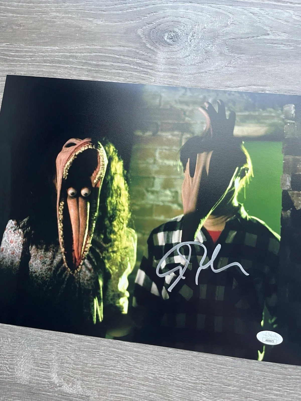 Alec Baldwin — Alec Baldwin Signed Beetlejuice 11x14 Photo JSA COA Adam Maitland Horror Auto, изображение 5