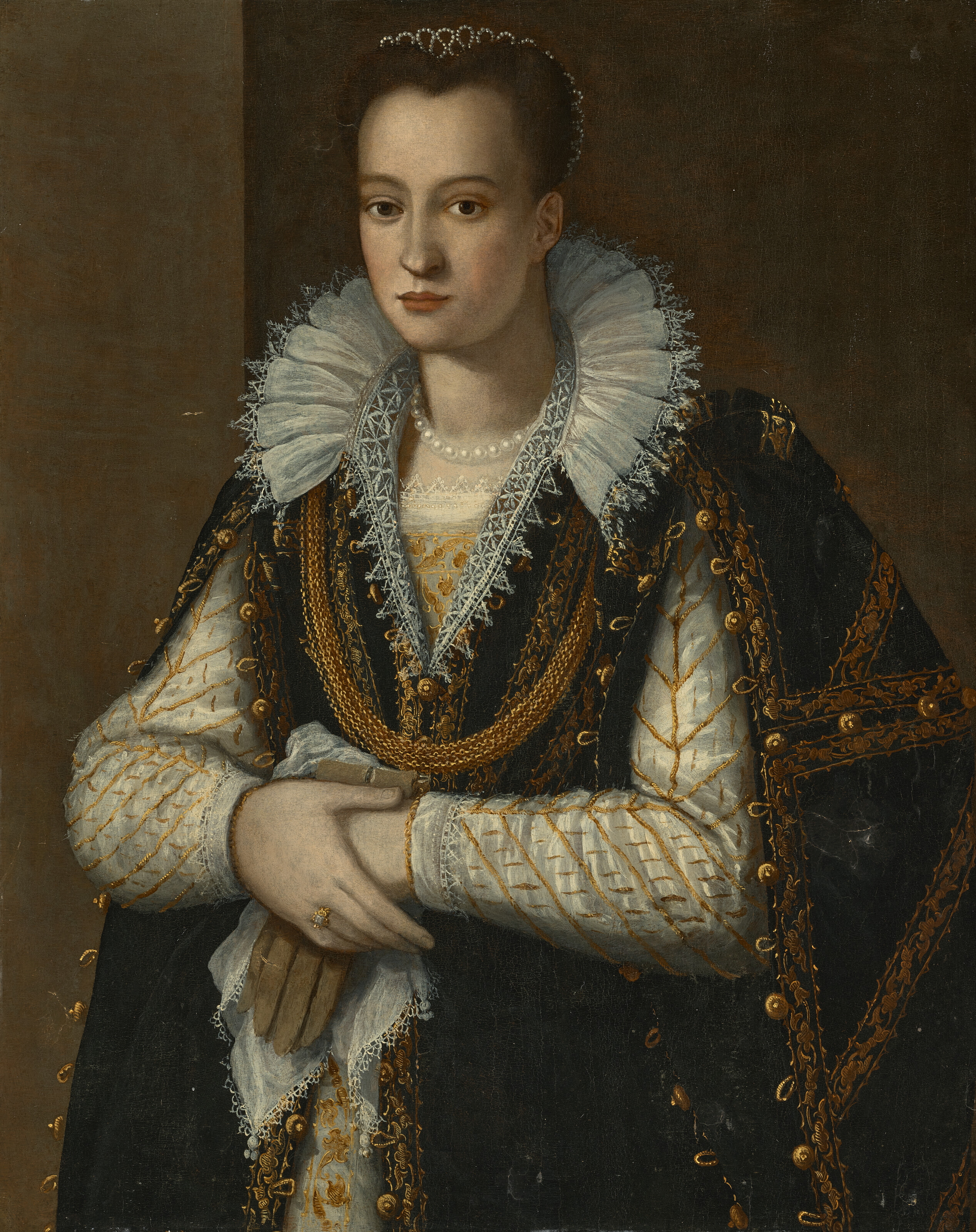 Alessandro Allori — Портрет дворянки в полный рост, в расшитом золотом белом платье и вышитой черной мантии, изображение 2