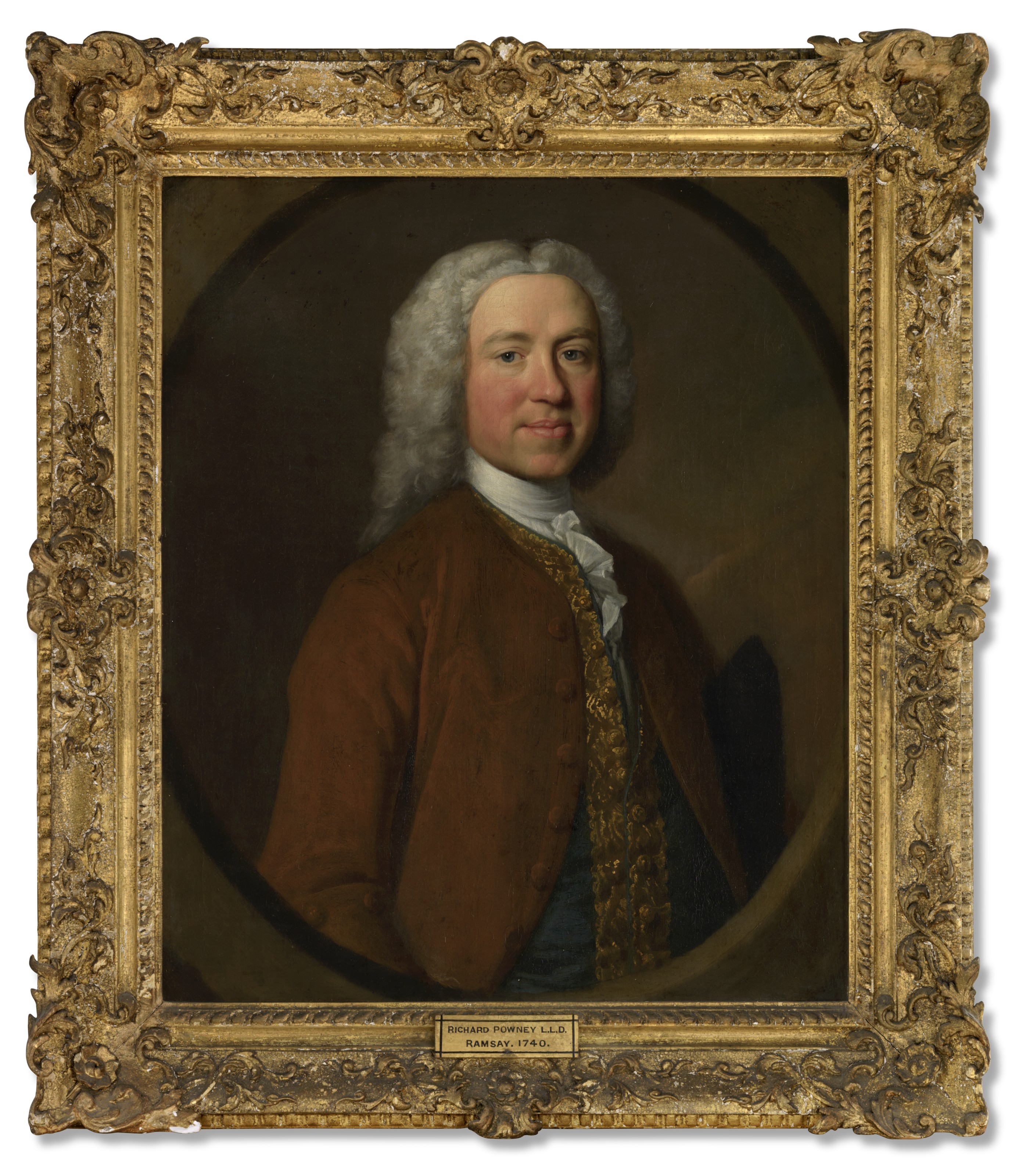 Allan Ramsay — Портрет Ричарда Пауни, д.к.л. (1702 г. до н. э.), в полный рост, в коричневом сюртуке и жилете, расшитом золотом, в скульптурном картуше