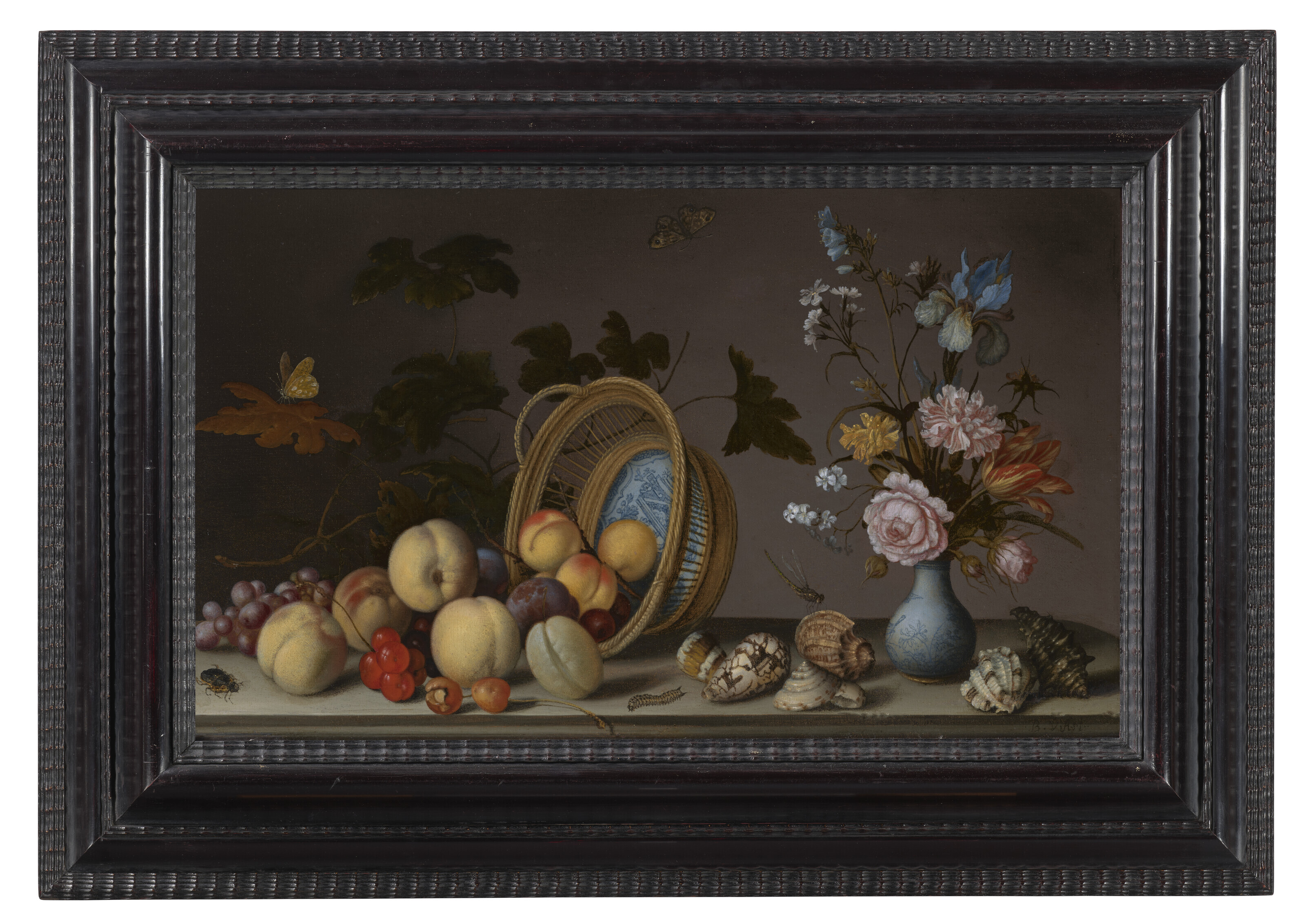 Balthasar Van Der Ast — Натюрморт с цветами в фарфоровой вазе, морскими ракушками и перевернутой корзиной с фруктами, изображение 2
