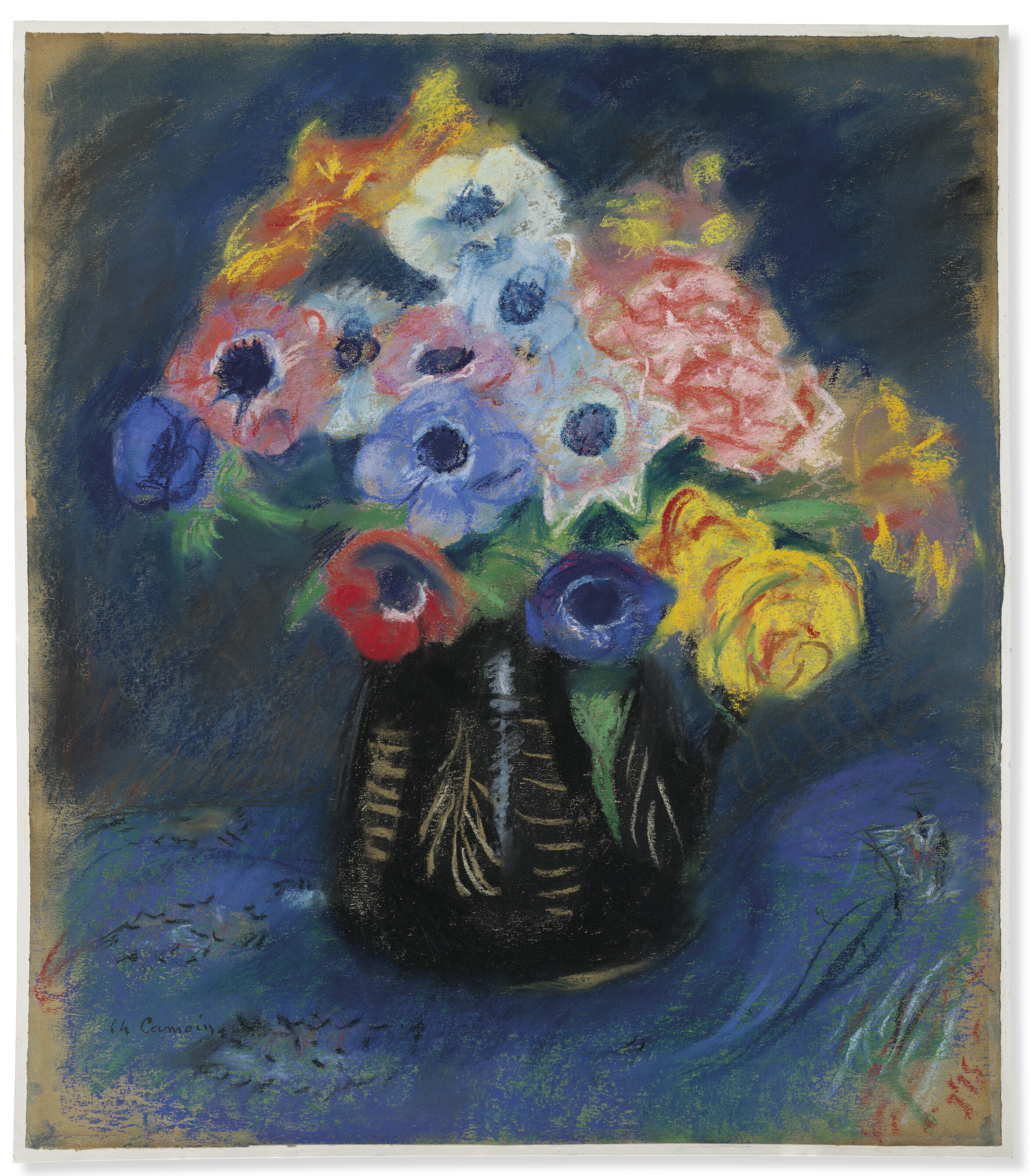 Charles Camoin — Букет из анемонов в черной вазе, украшенный раем на столе, и букет из белой ткани, изображение 2