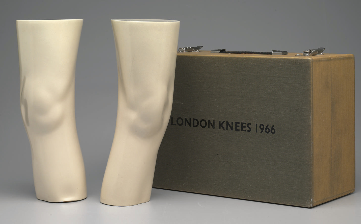 Claes Oldenburg — Лондонские колени (A. & P. 51)