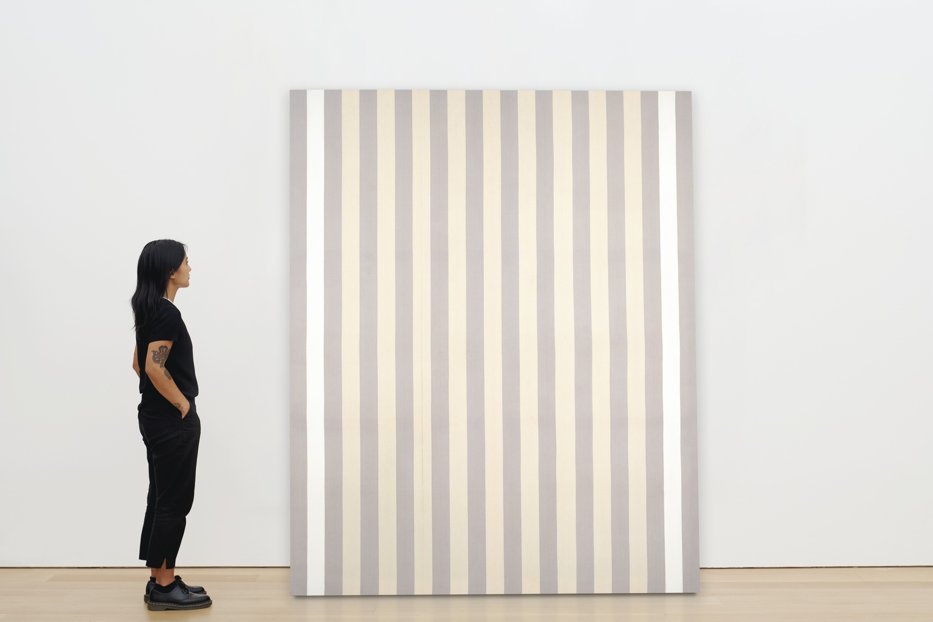 Daniel Buren — Белая акриловое полотно с рисунком из ткани райе блан и гри клер, изображение 4